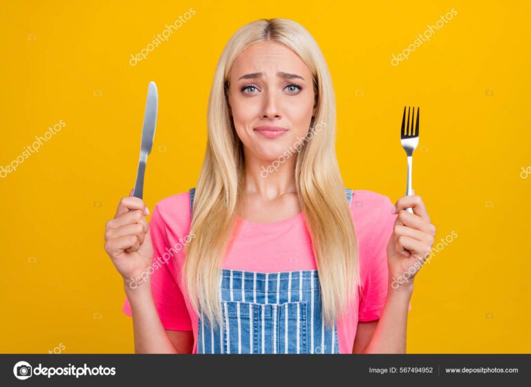 tenedor sobre fondo colorido y atractivo