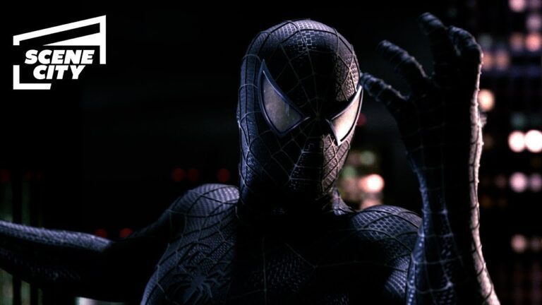 traje negro del hombre arana en accion