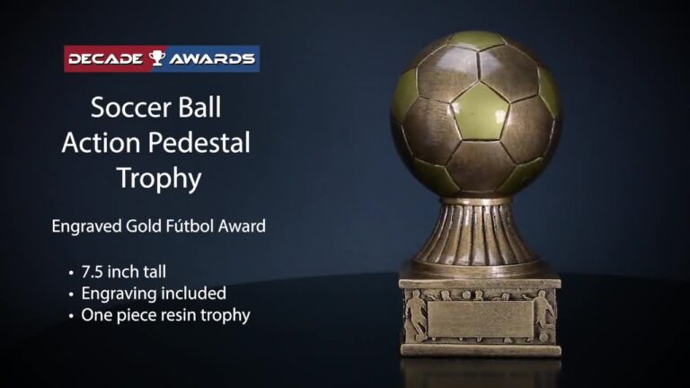 Qué premio se otorga por completar el álbum del mundial de fútbol 25 trofeo de futbol en un pedestal brillante