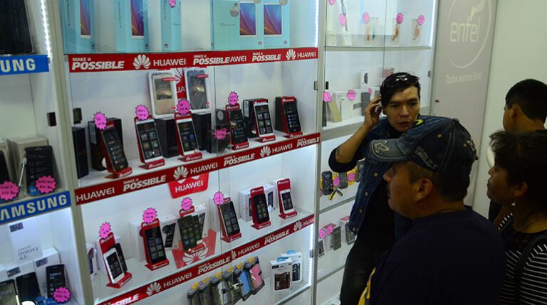 variedad de celulares en exhibicion
