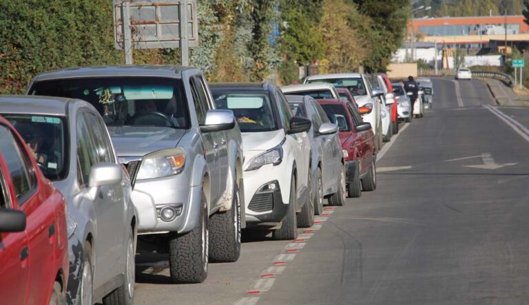 vehiculos en fila para revision tecnica