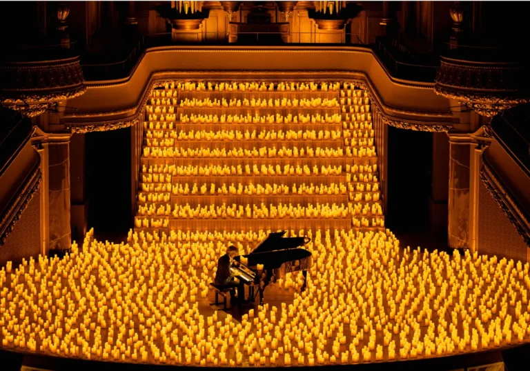 Qué artistas fueron recordados en la sección "In Memoriam" de los Premios Oscar 9 velas encendidas en homenaje a artistas