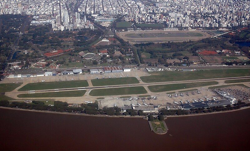 Qué servicios y áreas puedes encontrar en Aeroparque Jorge Newbery